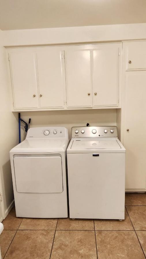 Centrally Located, 4X Queen, 300 Mbps Internet With Backyard! ヘメット エクステリア 写真