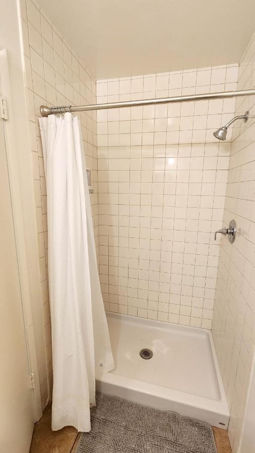 Centrally Located, 4X Queen, 300 Mbps Internet With Backyard! ヘメット エクステリア 写真