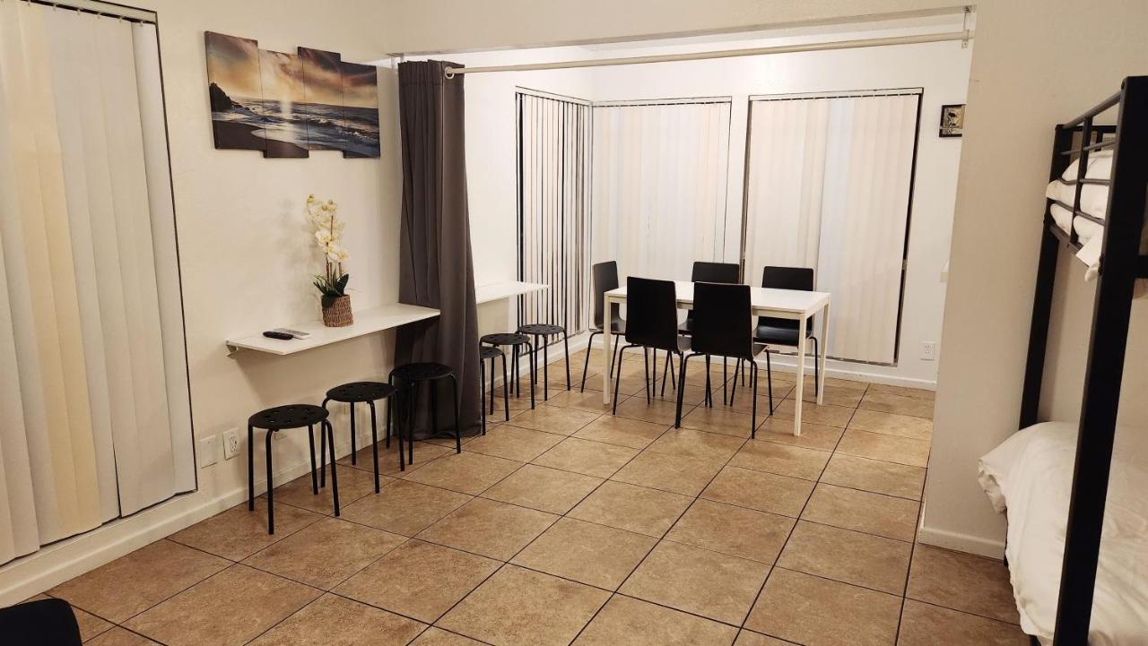 Centrally Located, 4X Queen, 300 Mbps Internet With Backyard! ヘメット エクステリア 写真