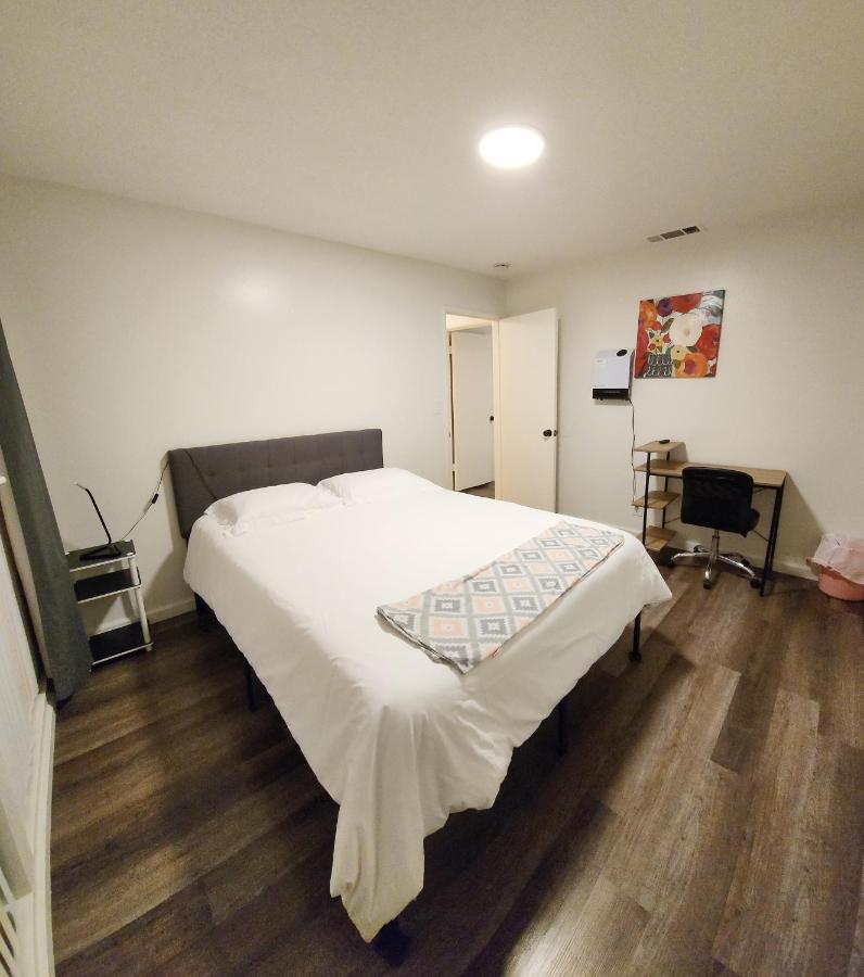 Centrally Located, 4X Queen, 300 Mbps Internet With Backyard! ヘメット エクステリア 写真