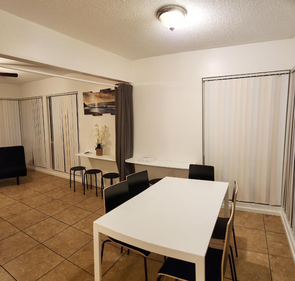 Centrally Located, 4X Queen, 300 Mbps Internet With Backyard! ヘメット エクステリア 写真