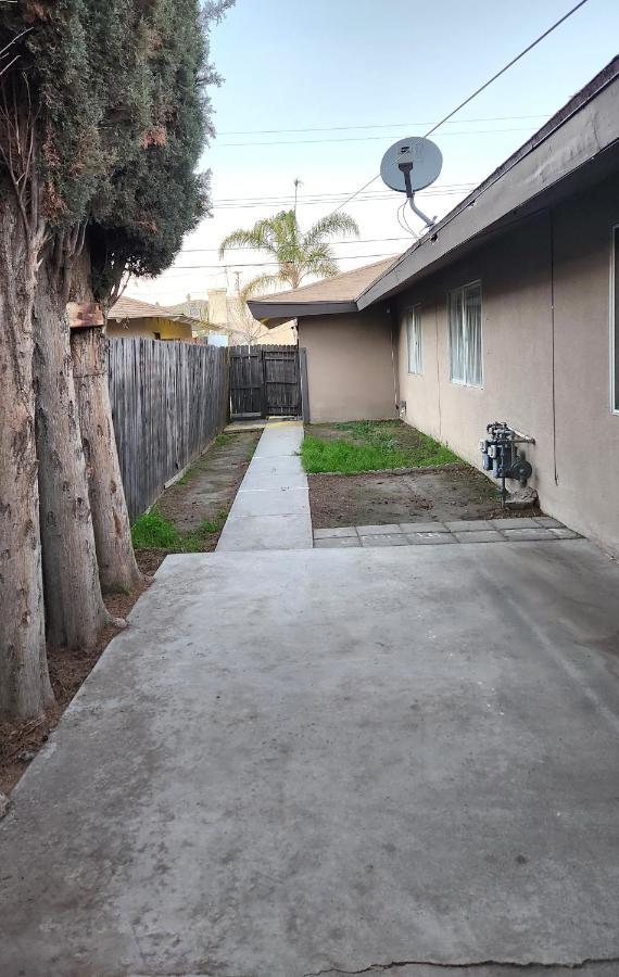 Centrally Located, 4X Queen, 300 Mbps Internet With Backyard! ヘメット エクステリア 写真
